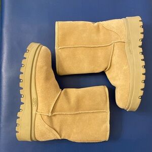Vintage Y2K Skechers Tan Boots Size 7.5